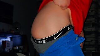 Спортивный костюм Lacoste, трусы Nike, показ задницы