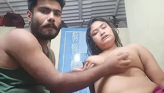 Kakak ipar india yang hot pengen dipijat sama devar dan devar untuk ngentot memeknya dan muasin memeknya, video lengkap bahasa india viral