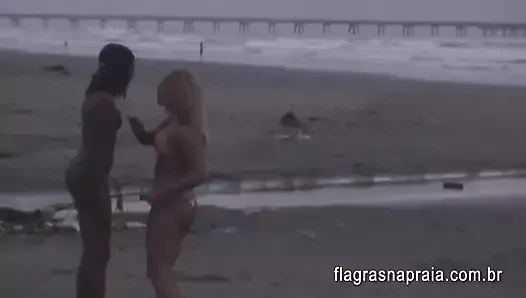 Karım plajda başka bir kadınla ilk kez