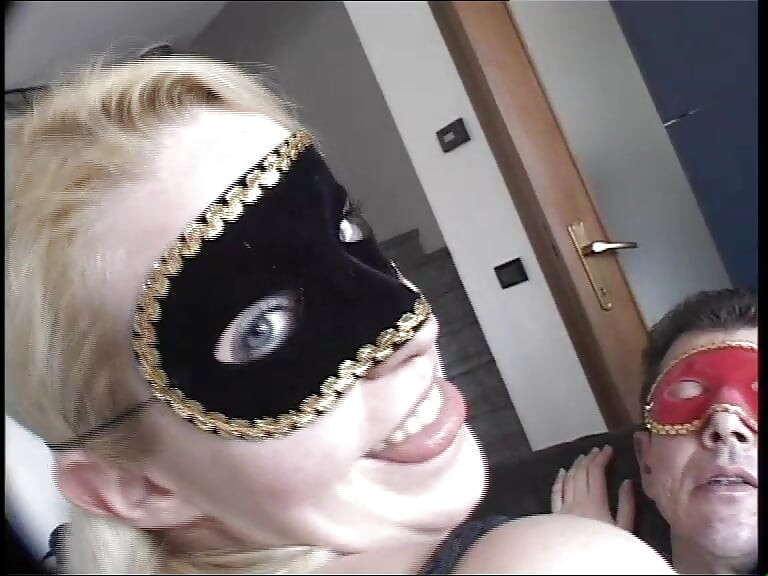 Perras amateur enmascaradas enamoradas