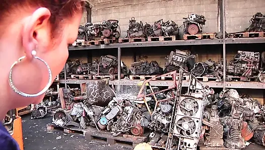 Fickorgie beim Autoevent, geile muschis werden gestopft!