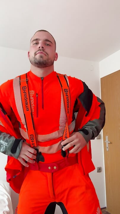 Lumberjack in Hivis Jerks His Huge Cock and Muscle Worship