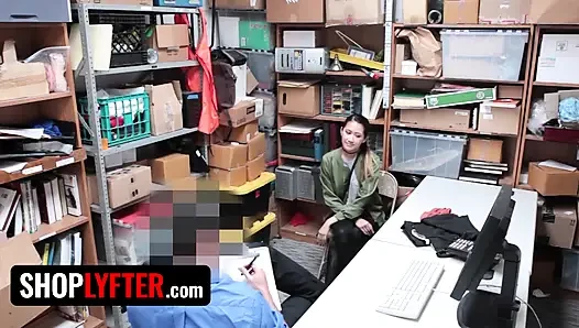 Shoplyfter - jade noir si cewek asia nakal kepergok mencuri dan disiplin sama petugas mesum