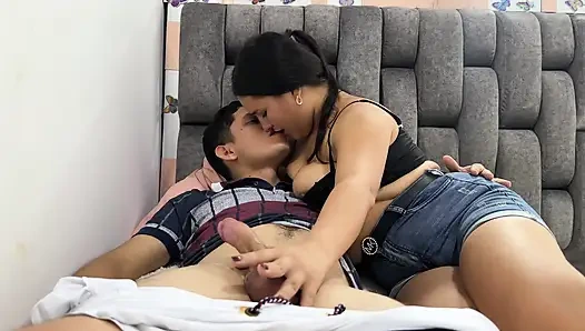 Utangaç latin üvey kız kardeşimin çiçeğini çektim ve bütününü ateşli sütümle doldurdum!