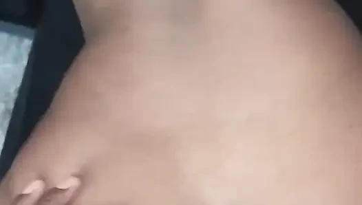 Nikis hübsche Hintern schmelzen schnell.