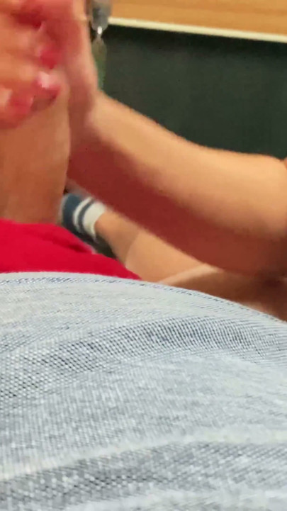 Stranac me je masturbirao u vozu u usnulim kolima | Klip 1