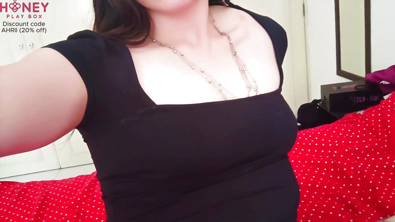 Όταν γυρίζω σπίτι από τη δουλειά έχω έναν έντονο οργασμό χρησιμοποιώντας τον δονητή Honeyplaybox