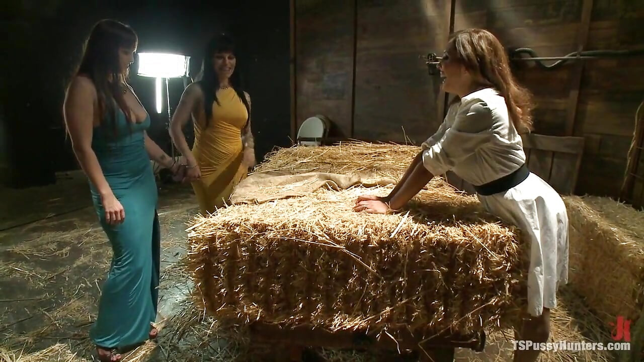 A Feature Update: TS Foxxy and Sexy Bella Rossi Overpower Francesca Le