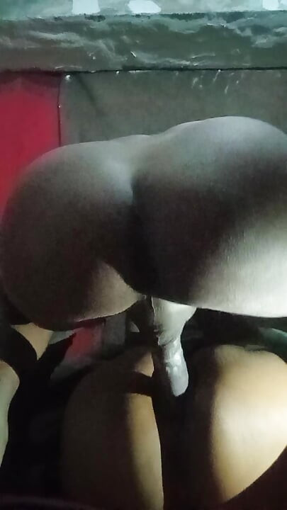 בעל נהנה לחלוטין מסקס