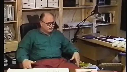 Sexy sekretärin in den arsch gefickt und von zwei großen schwänze in und ins gesicht gespritzt