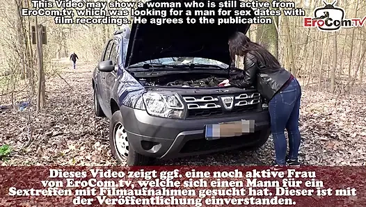 Немка поломка машины и платит механику минетом в лесу