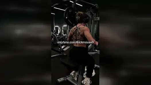 Tiktok genç kızın amcık kayması: kazara bakire maruziyeti!