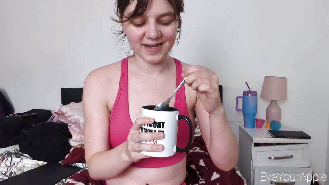 Cute Gym Girl Eve Catches You Up On Life