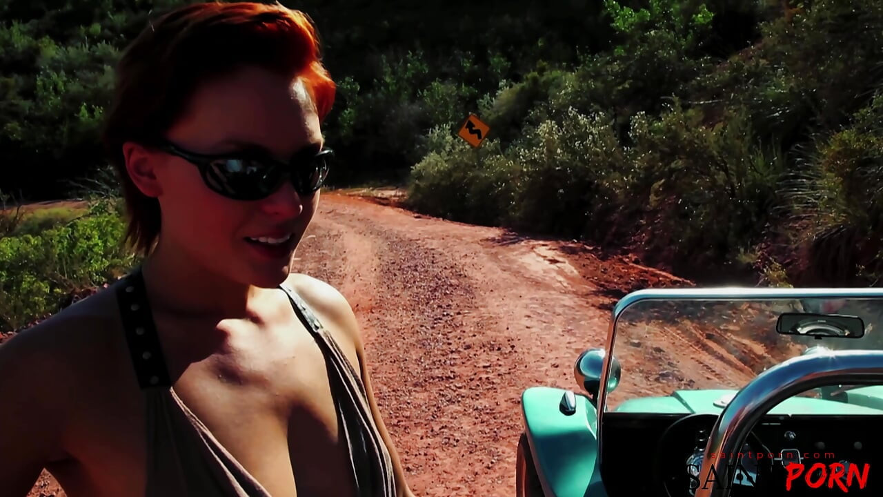 Jayme Janes calienta el desierto con sexo y tragando semen