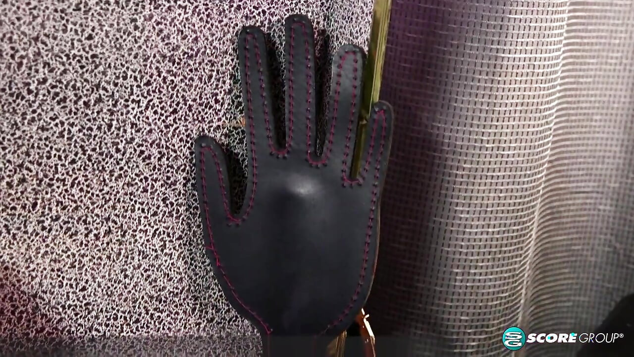 Kamille Amora Kinky Paddle