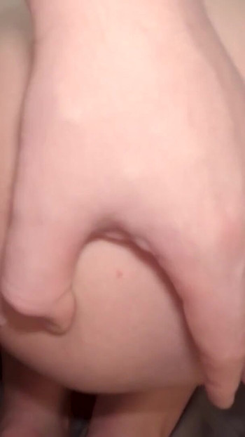 Känslomässigt ögonblick från "Amatör Creampie Compilation"