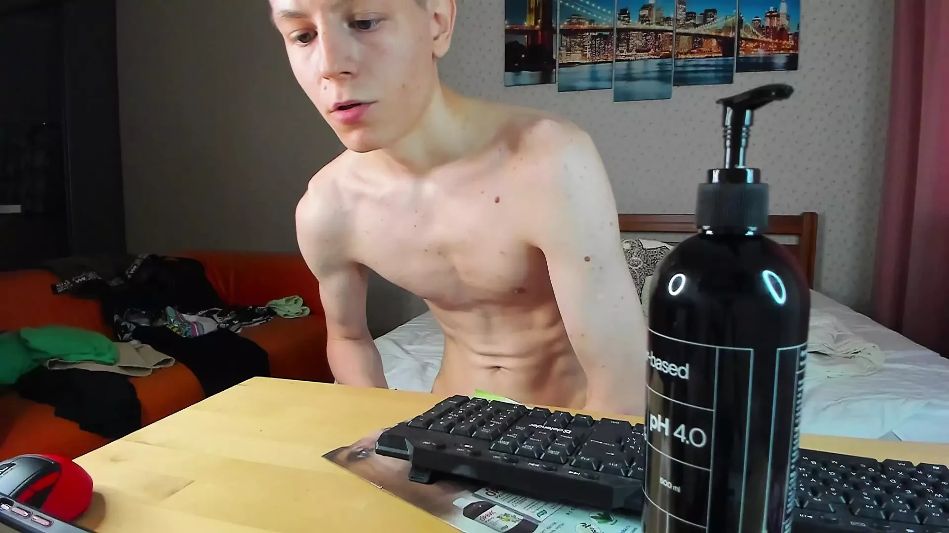 Húzd le az asztal alatt, és légy kanos!