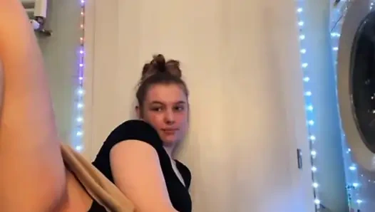 Jucielussie masturbasi di kamar mandi close up