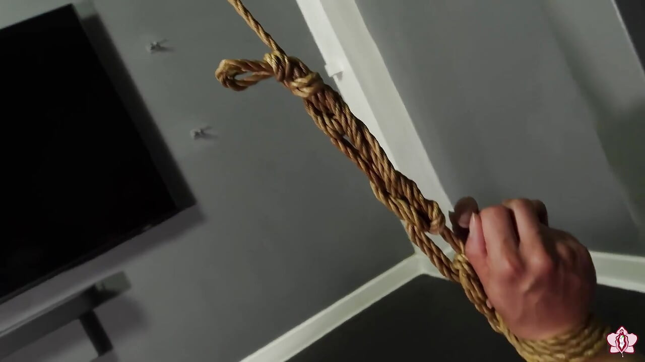 Suspensão de quadris Buck como varinha implacável mantém escrava mila no limite e negada (1080p)