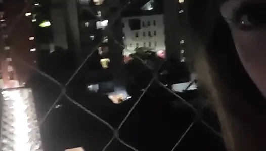 Babys, ich habe gerade dieses Video auf dem Balkon für sie gemacht!