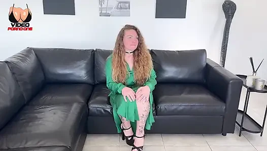 Seorang gadis pemalu nakal yang baik tetapi tergila-gila dengan air mani!