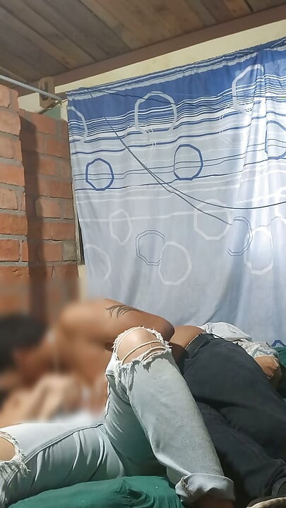 俺は彼のチンポをしゃぶって、それからレンガ職人に激しく犯される