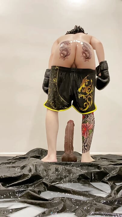 Le boxeur à grosse bite, fisting et éjaculation