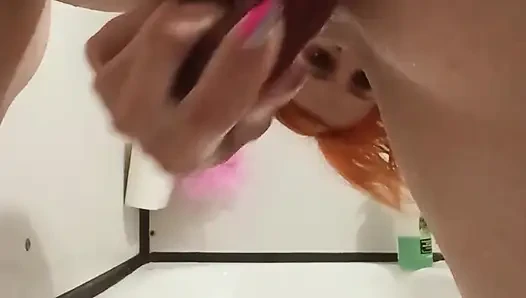 Dildo im Anal in der Dusche