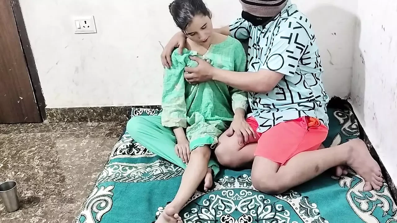 Soyi hui step sister ko nanga karke pel diya