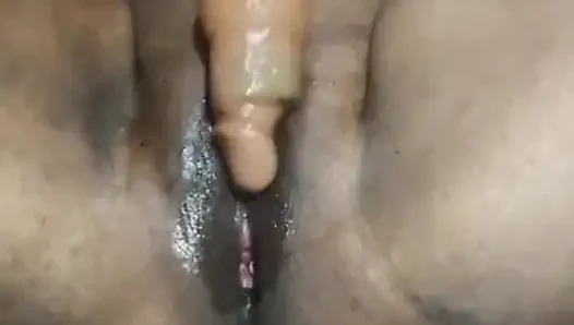 Hari ini, savita si kakak ipar india pertama kali ngocok kontol dan lanjut ngentot memeknya lebar-lebar sambil pamer tubuh aduhainya.