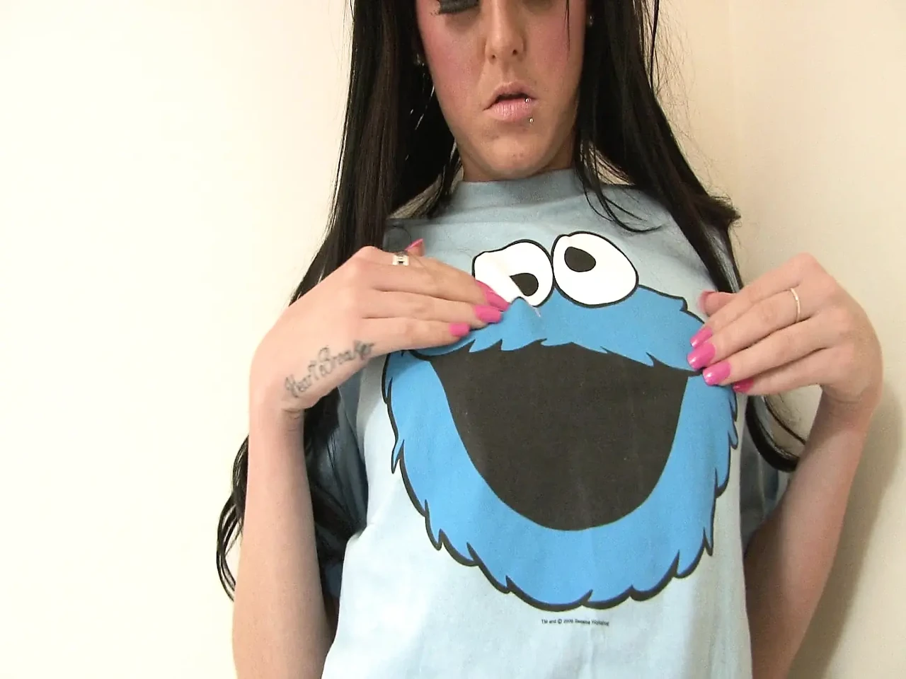 Horny Hot Teen Has Masturbates in the Hotel Room