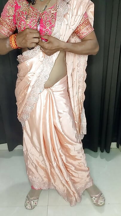 Indian hot sexy remove saree and show off sexy bra