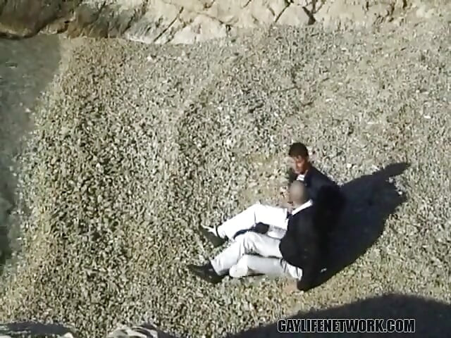 Tvink jebana pored plaže