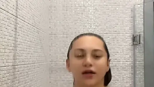 Komm Mit Mir in Snapchat-dusche