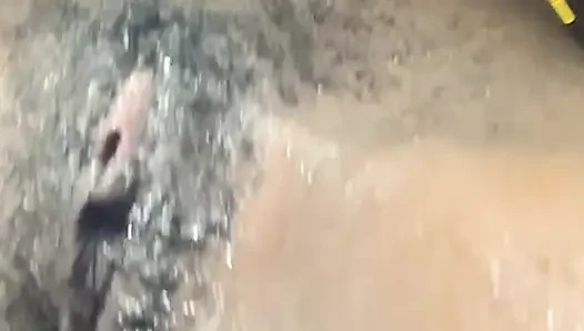 Browngurl234 lagi asik muasin memeknya pakai vibesual dantwerk energy di kamar mandi