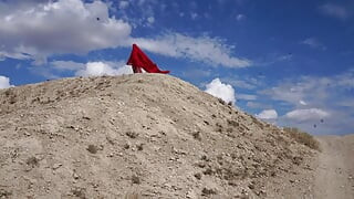 Na vrhu brda sa Crvenom zastavom