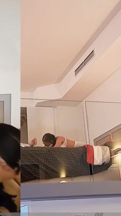 "Seksi temizlikçi kadın ve pembe ıslak amcığını sikiyor bakış açısı amatör sikiş" den ikonik an