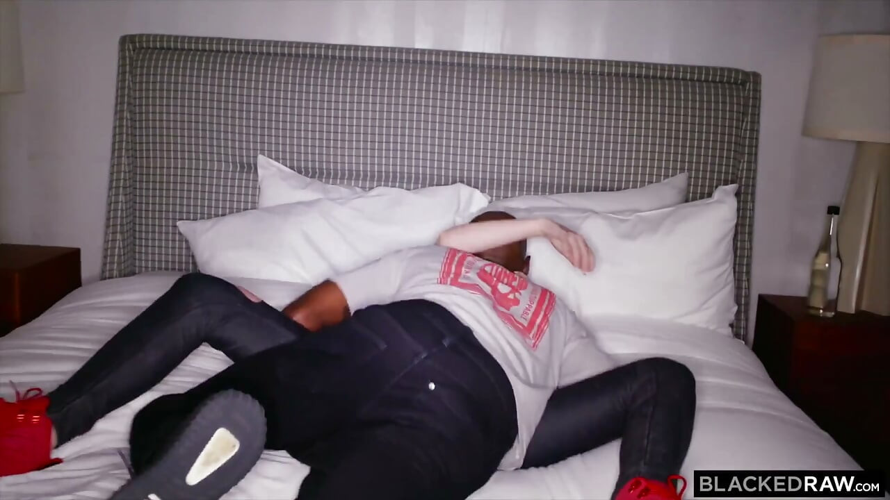 Blackedraw - la sexy Sera tiene sed de la enorme bbc de Antons