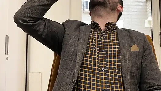 Thomas GODEBIN drinks his own piss at work
