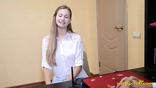 Stella Cardo делает минет до высокой зарплаты