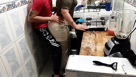 Aku ngentot sama pembantu di dapur