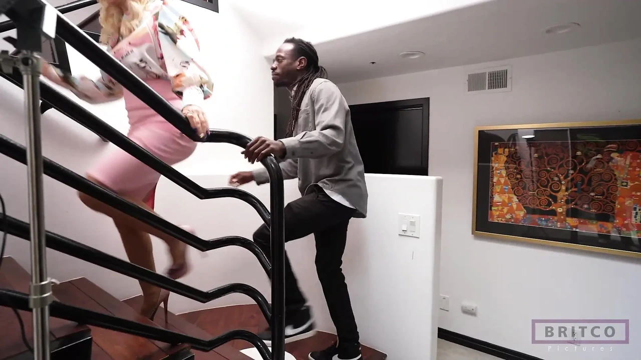 辣妈香港的布列塔尼安德鲁斯和曼迪亮牛奶独奏多洛的鸡巴！