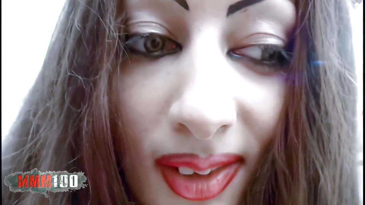 Erika: Angelina se pone cachonda cuando ve a Erika follada