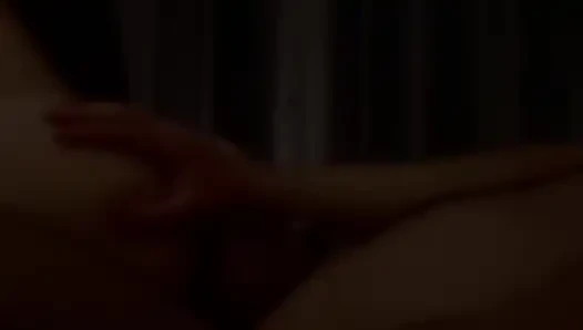 Genç ve ateşli bir çift ters kovboy kız pozisyonunda seks yapıyor
