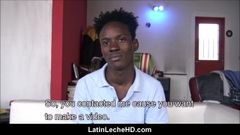 Twink negro hetero con tirantes de jamaica folla gay