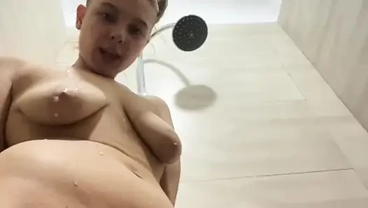 Extreme squirting in the public gym with jucielussie