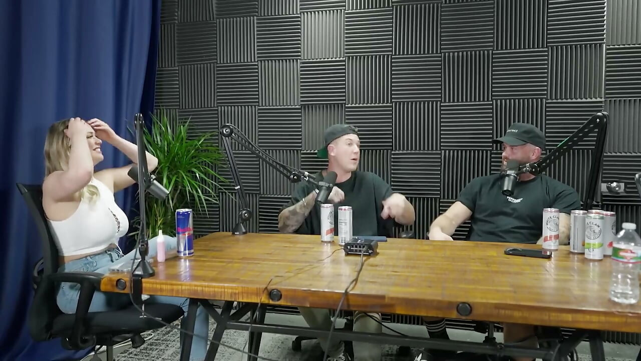 Mia Malkova讲述了你不知道的色情行业的事情...