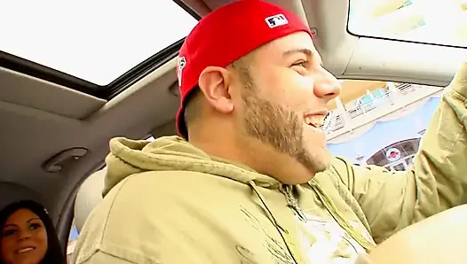 Симпатичную тинку сняли и жестко трахнули