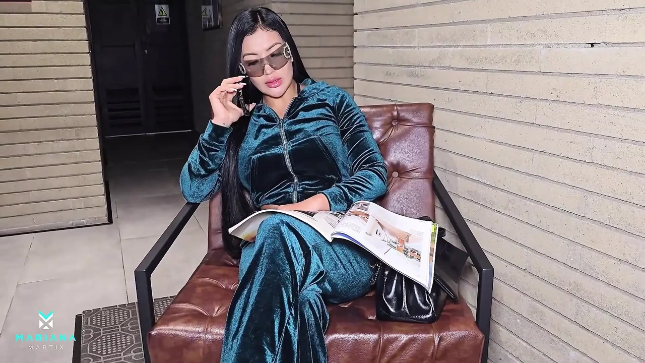 妻子在向丈夫撒谎后拜访情人 - Mariana Martix和 Big Bull White