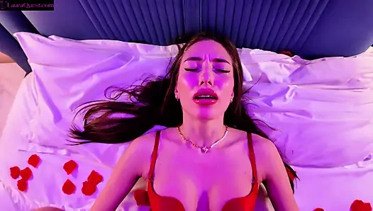 Sevgililer günü sürprizi bana bir oyuncak hediye ediyor, onun için fışkırtıyorum ve onu iki kez boşaltıyorum